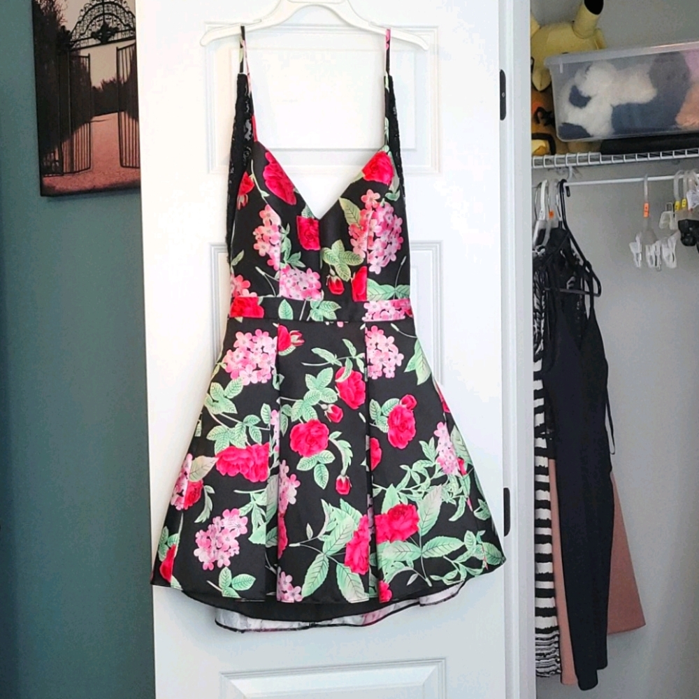 Short dress